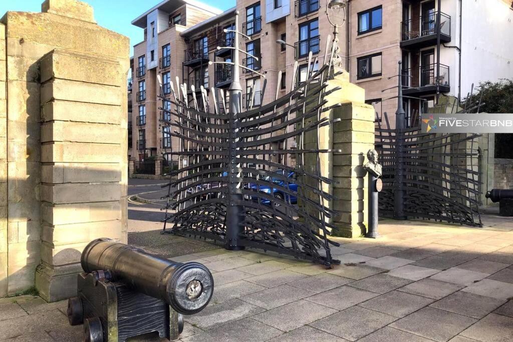 Waterfront Living In Leith With Free Parking! Leilighet Edinburgh Eksteriør bilde